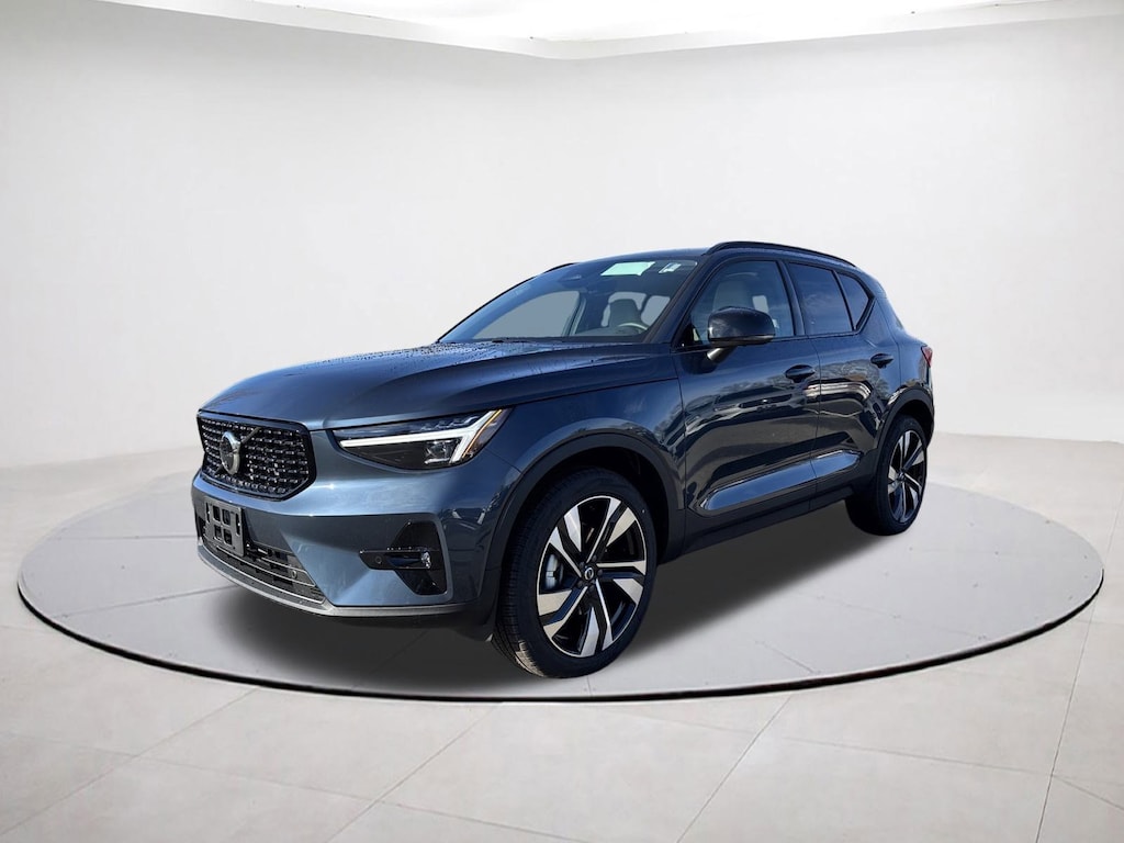 New 2026 Volvo XC40 B5 Ultra SUV