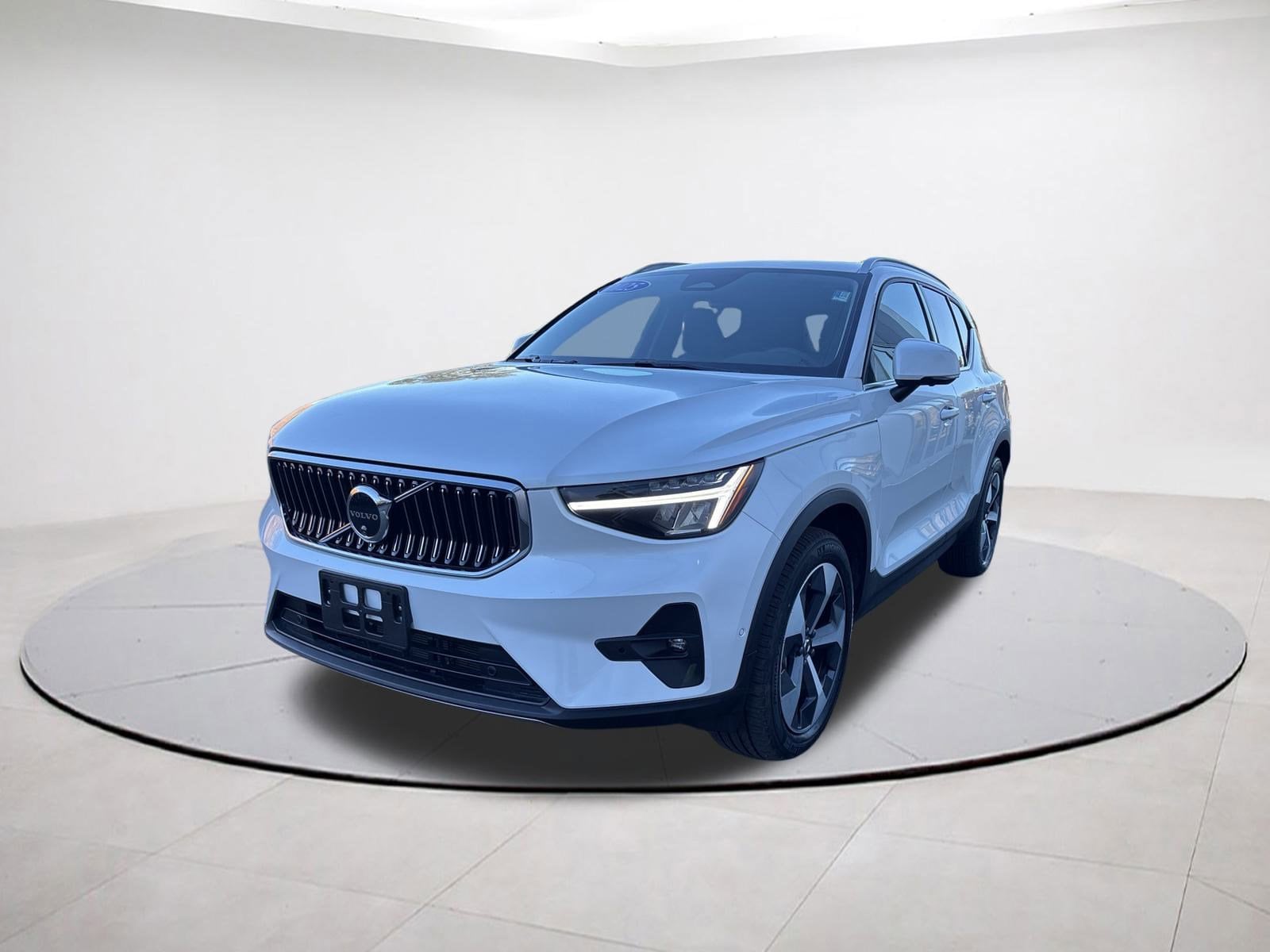 2025 Volvo XC40 SUV 