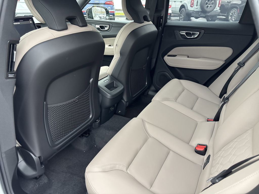 2026 Volvo XC60 Plus - Photo 15