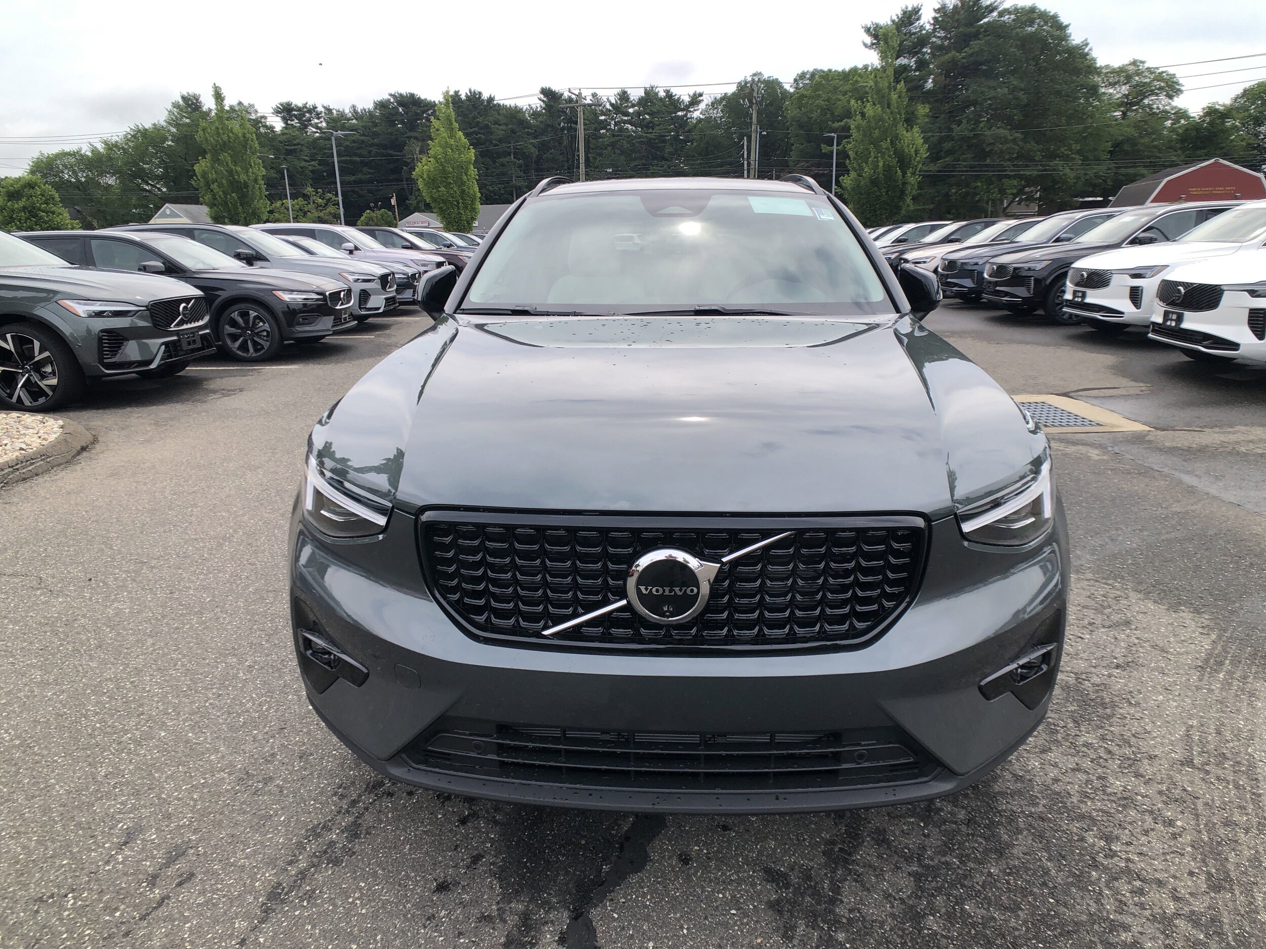 2026 Volvo XC40 photo 2