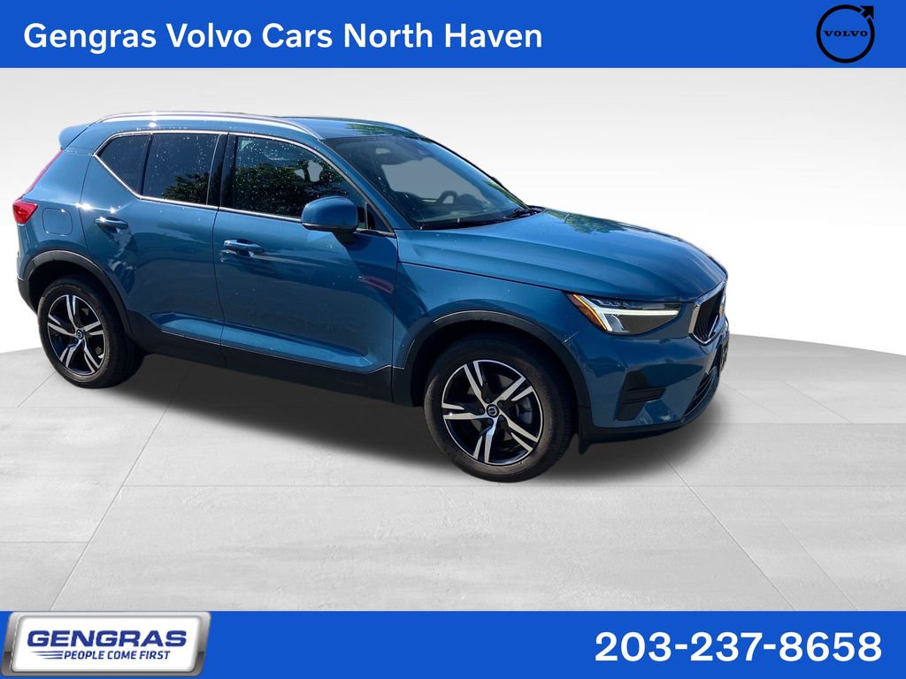 2023 Volvo XC40 B5 Core AWD's photo