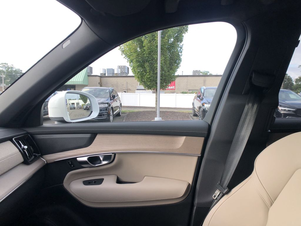 2026 Volvo XC90 Plus - Photo 29