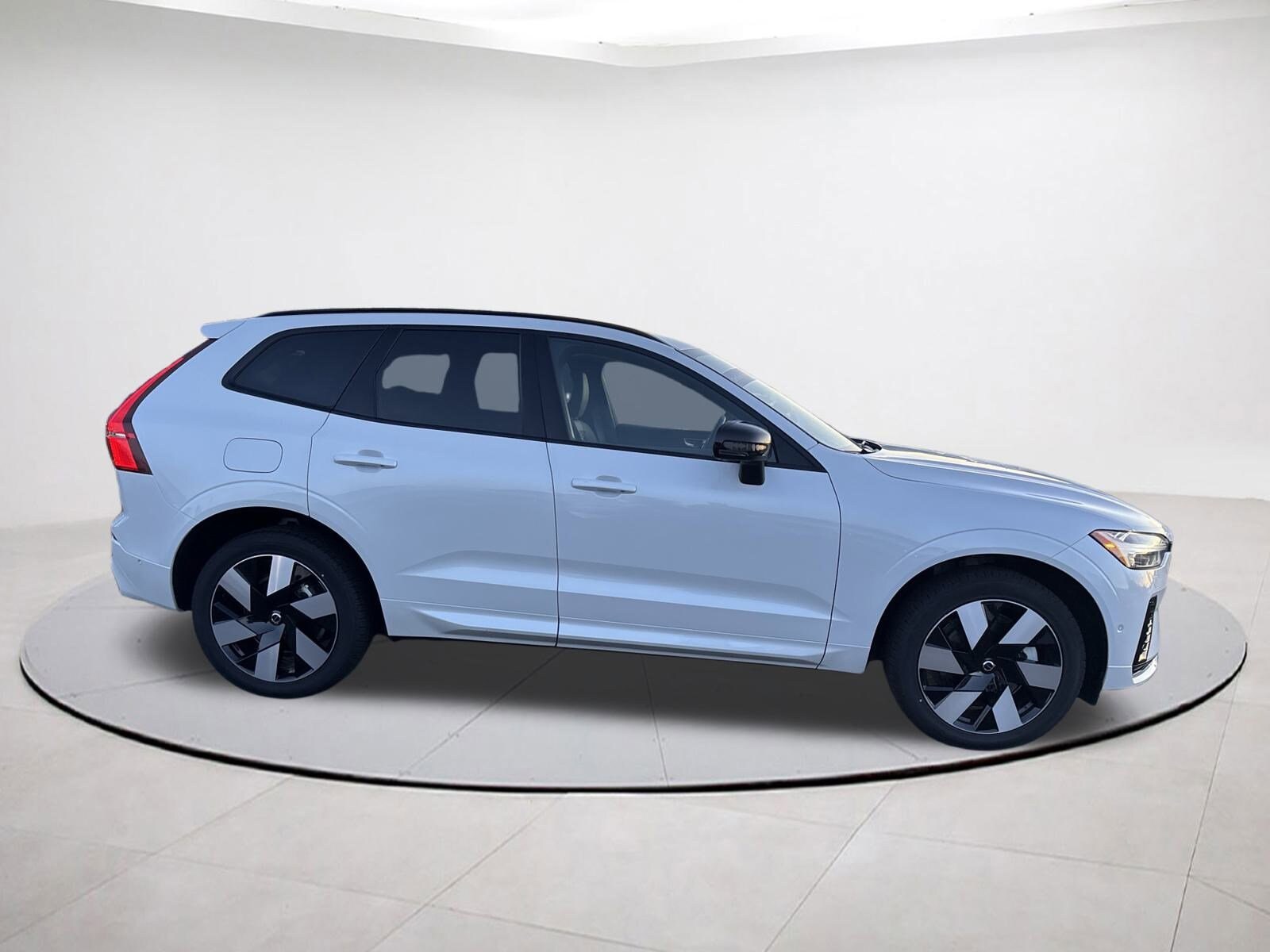 2025 Volvo XC60 Hybrid T8 Plus photo 4
