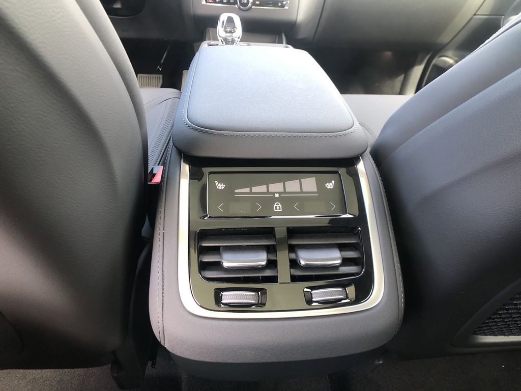 2026 Volvo XC90 Plus - Photo 24