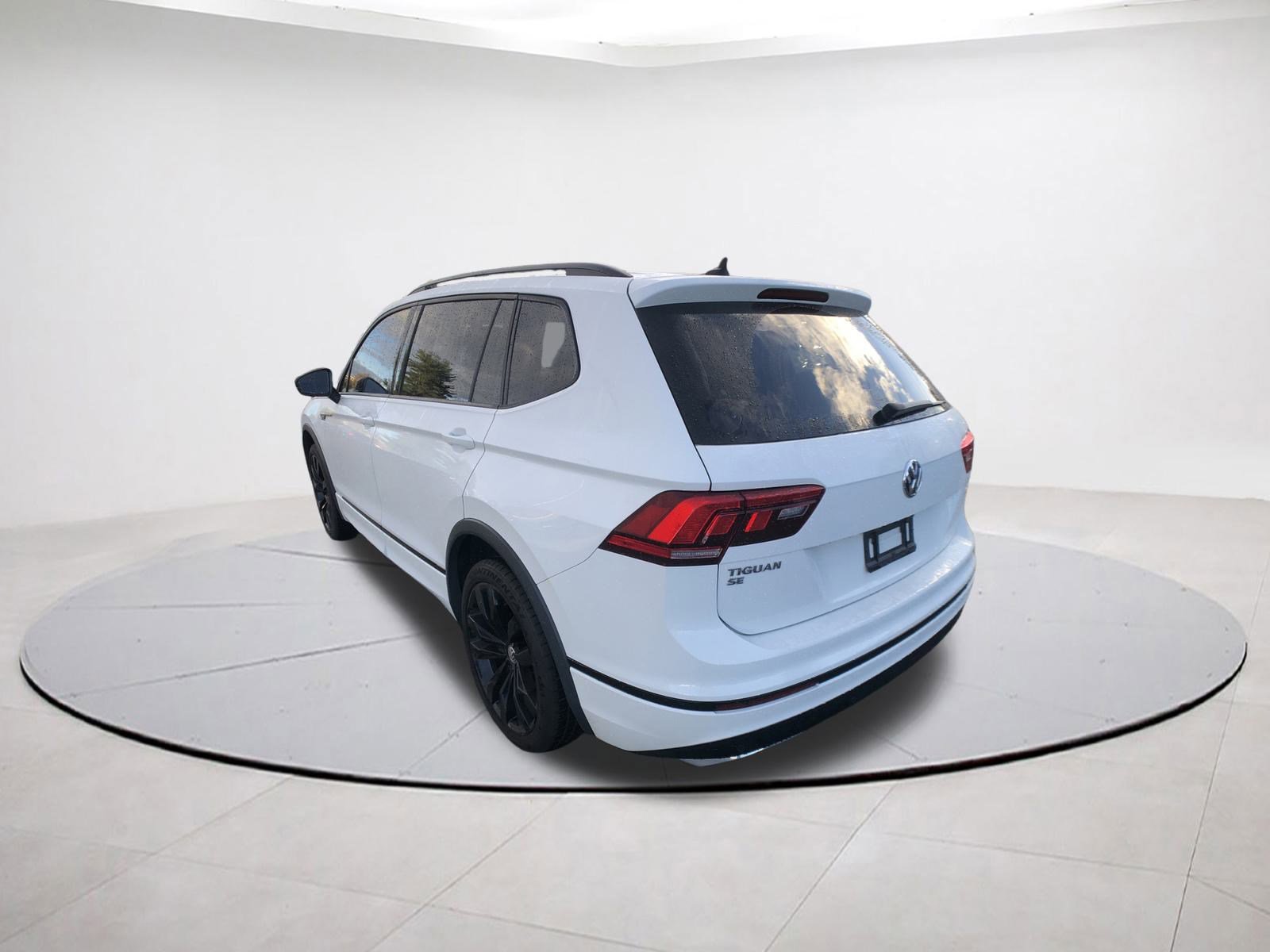 2021 Volkswagen Tiguan R-Line Black SEL photo 3