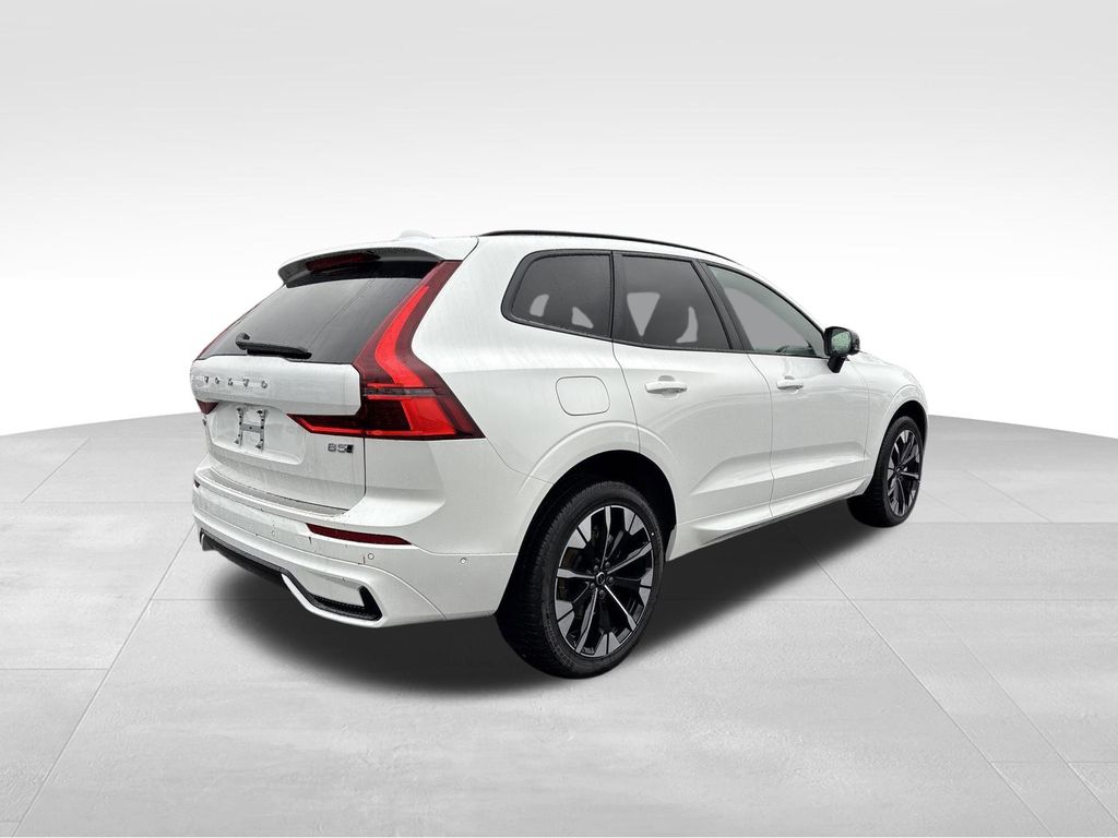 2026 Volvo XC60 Plus - Photo 8