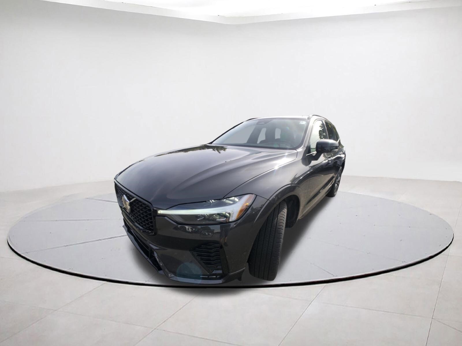 2025 Volvo XC60 B5 Plus photo 3