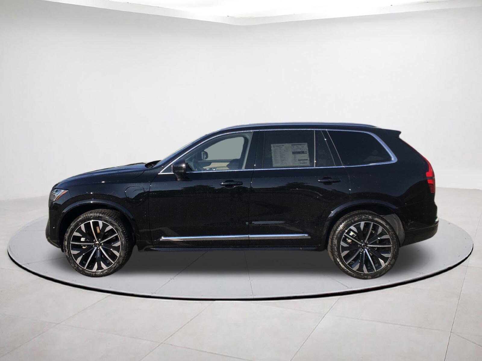2026 Volvo XC90 T8 Plus photo 4