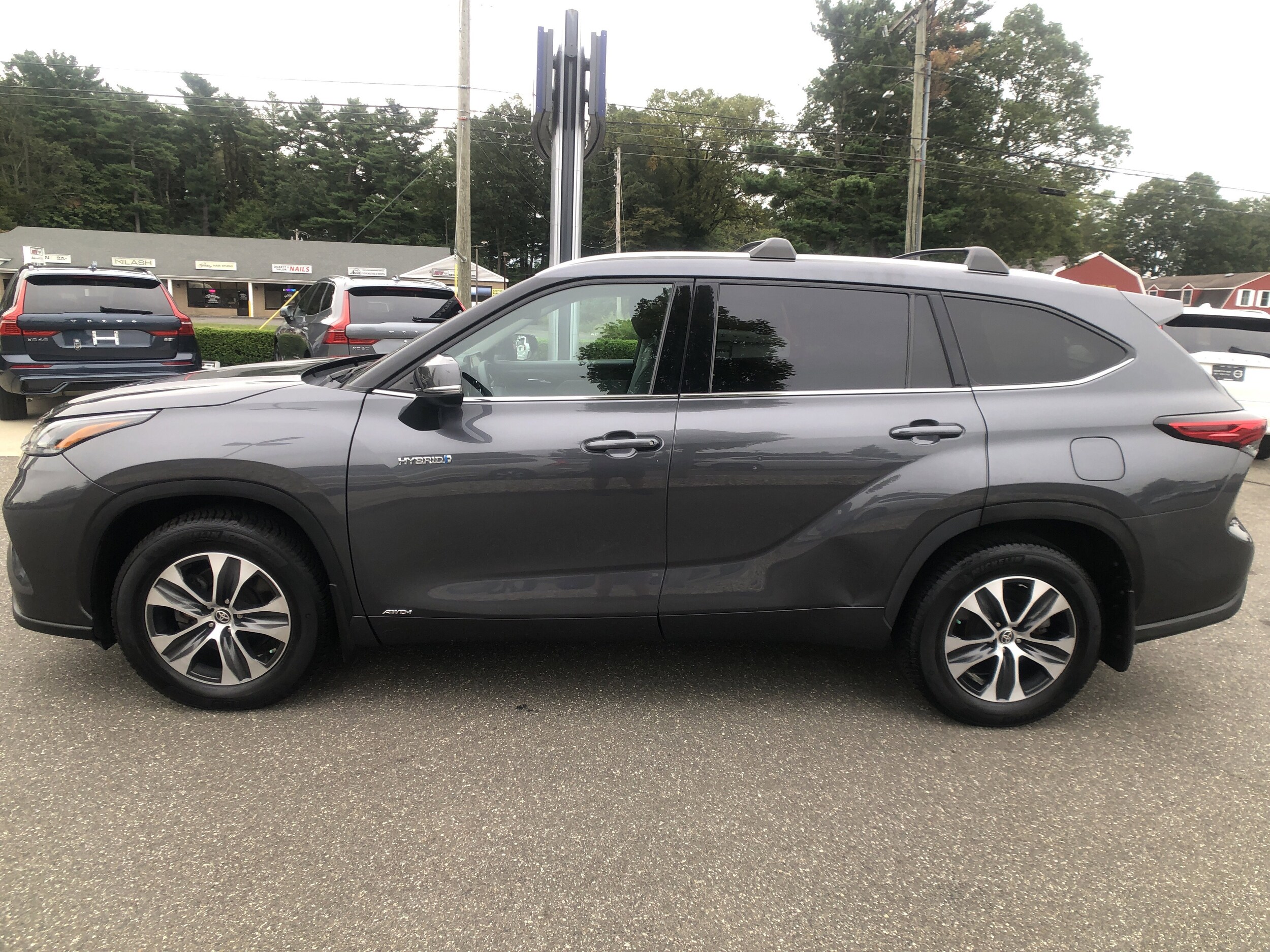 2021 Toyota Highlander Hybrid XLE photo 4