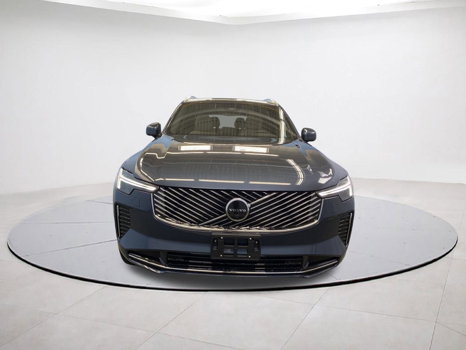 2026 Volvo XC90 B5 Plus photo 2