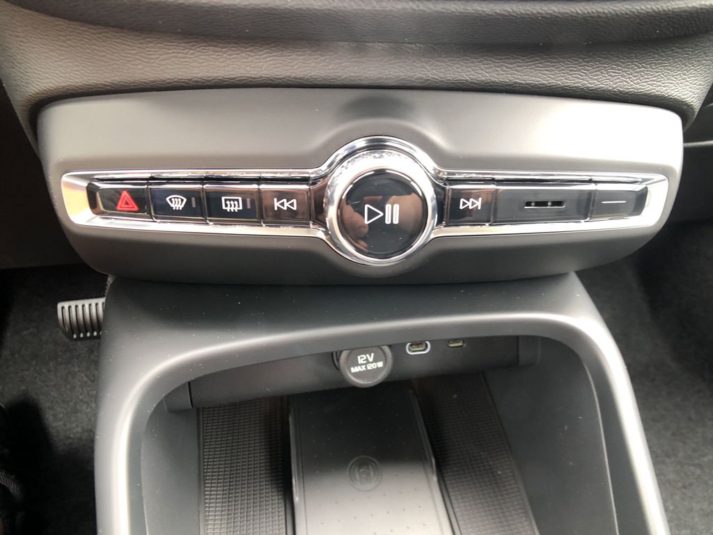 2026 Volvo XC40 Plus - Photo 28