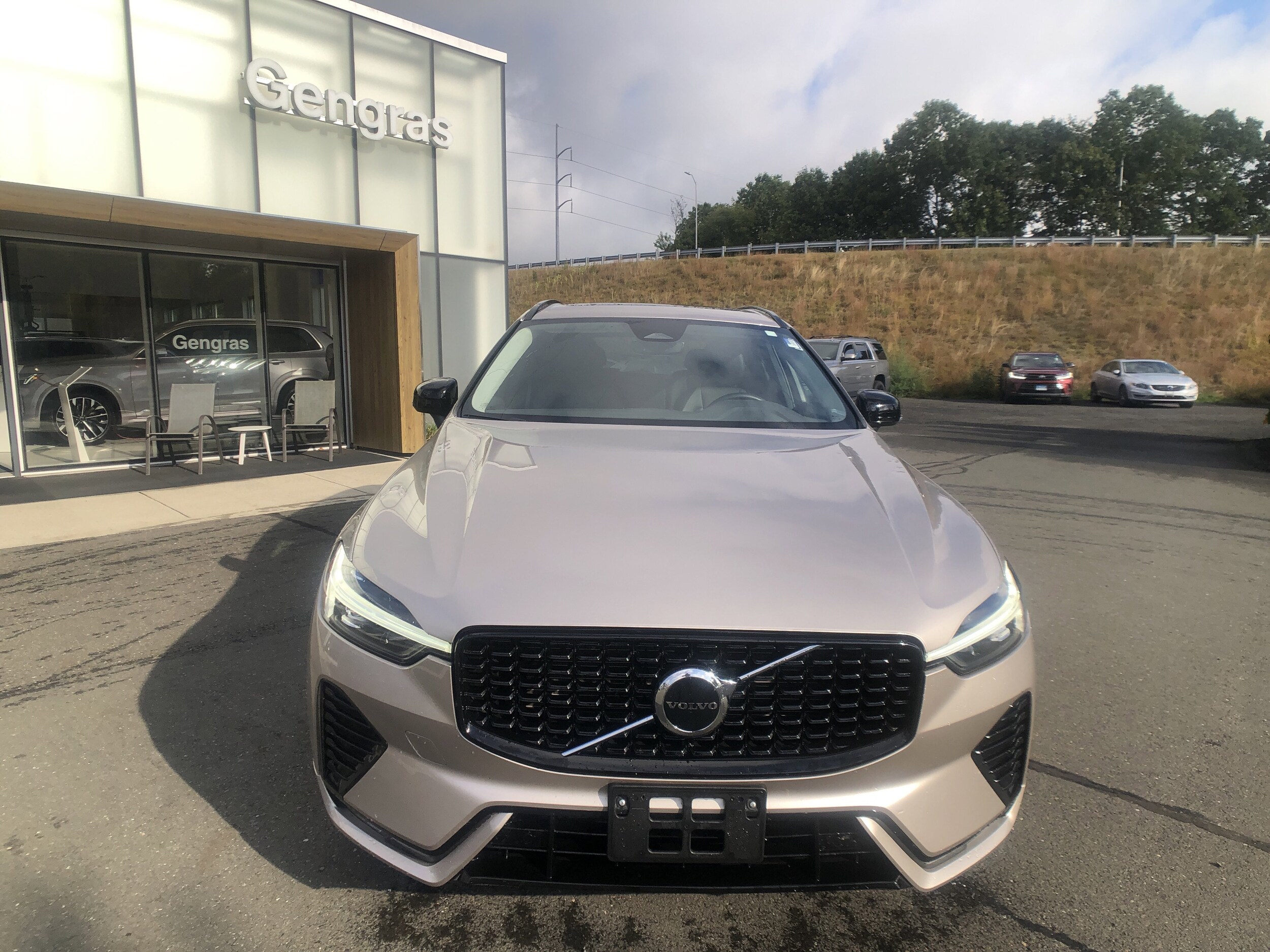2025 Volvo XC60 B5 Core photo 2
