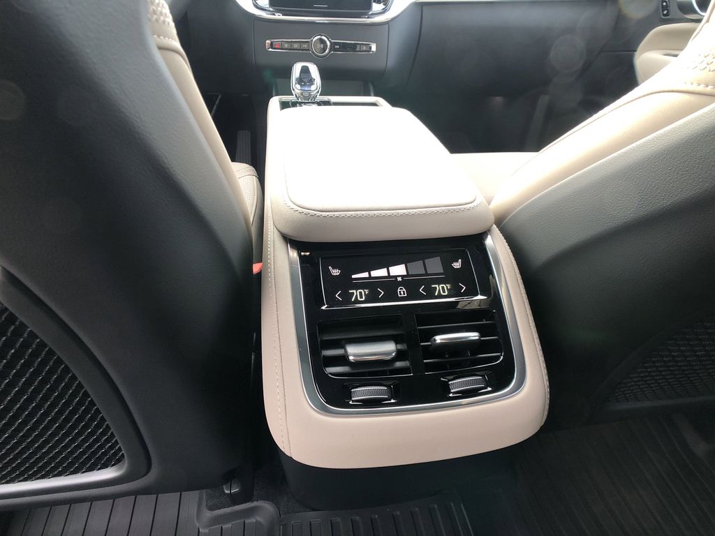 2026 Volvo XC90 Plus - Photo 35