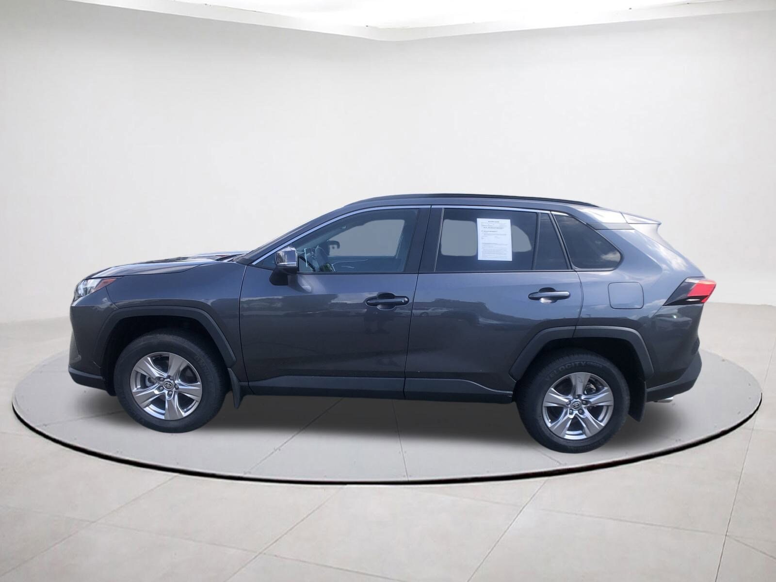 2023 Toyota RAV4 XLE photo 4