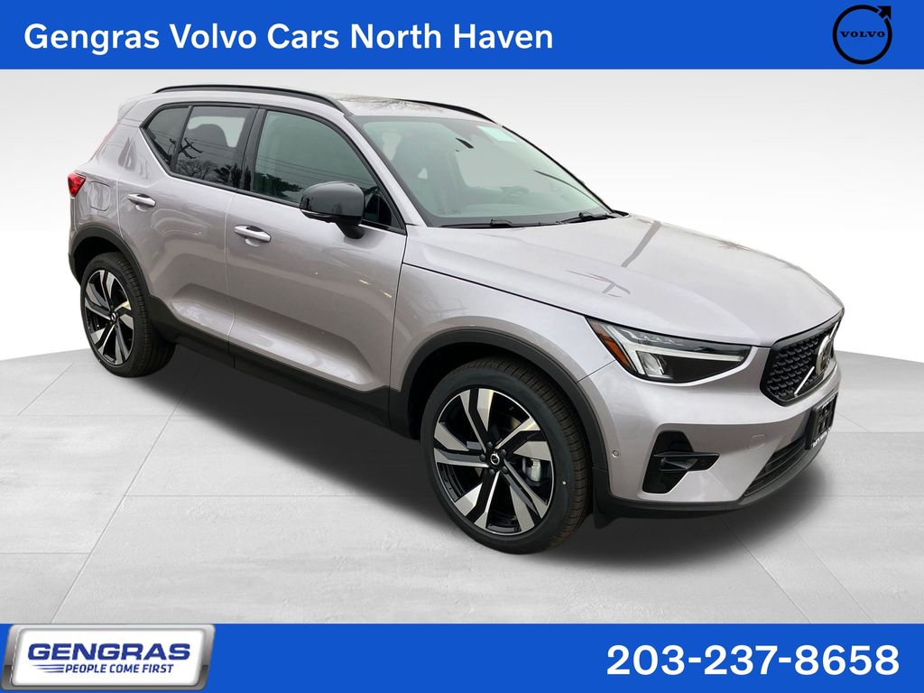 2026 Volvo XC40 SUV 