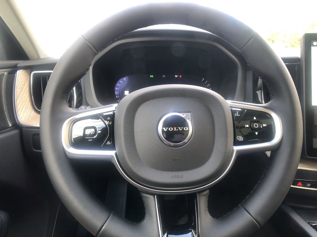 2026 Volvo XC60 Plus - Photo 17