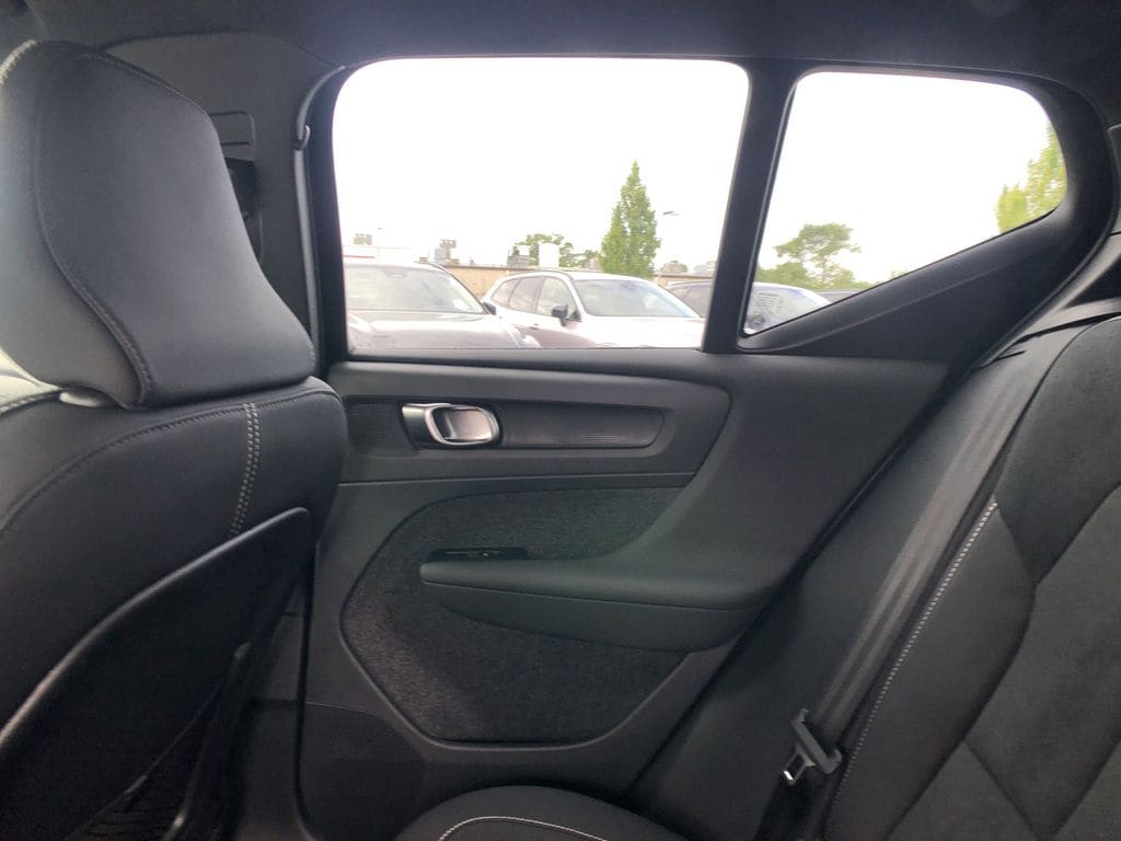2026 Volvo XC40 Ultra Black Edition - Photo 38