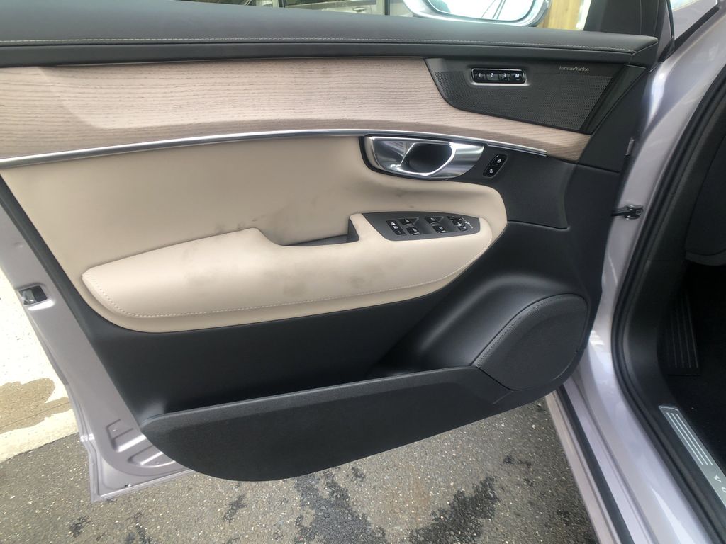 2026 Volvo XC90 Plus - Photo 16