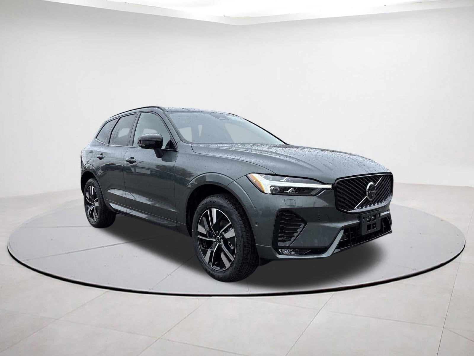 2026 Volvo XC60 Plus's photo