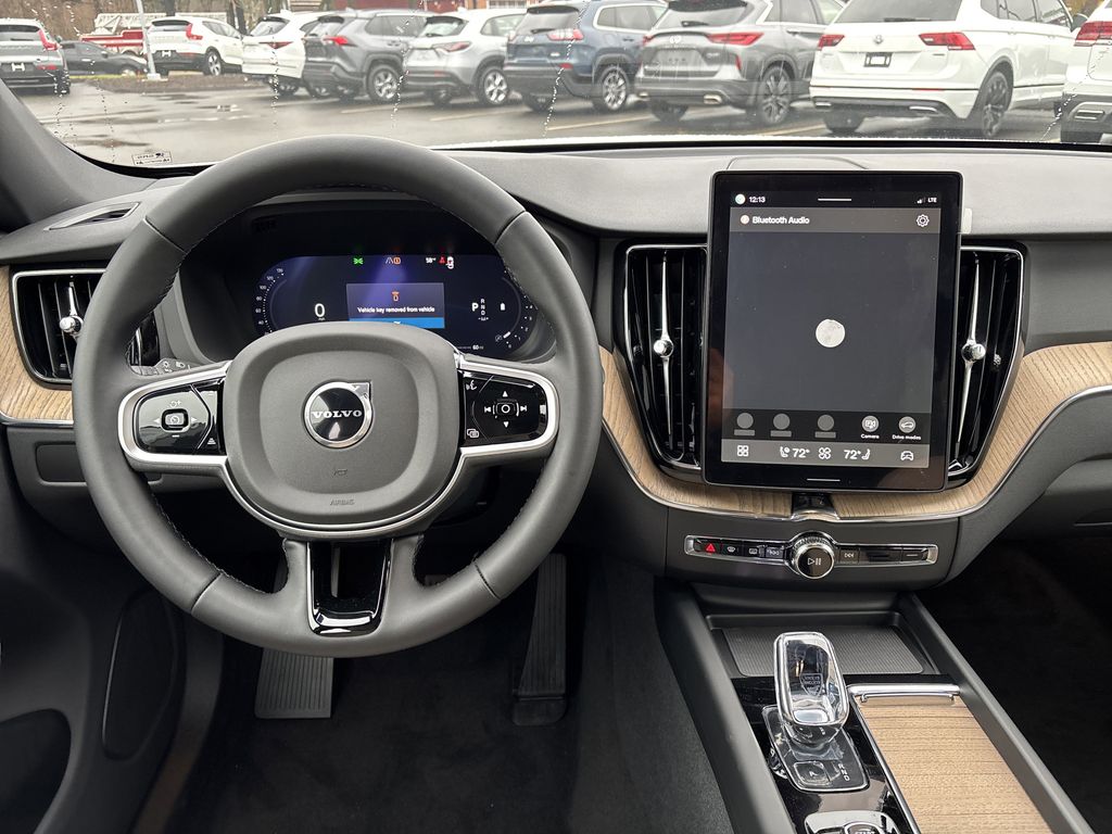 2026 Volvo XC60 Plus - Photo 14