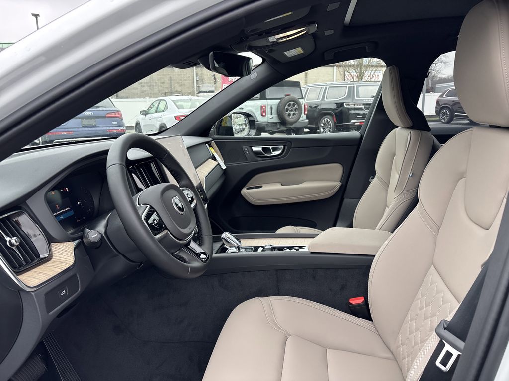 2026 Volvo XC60 Plus - Photo 12