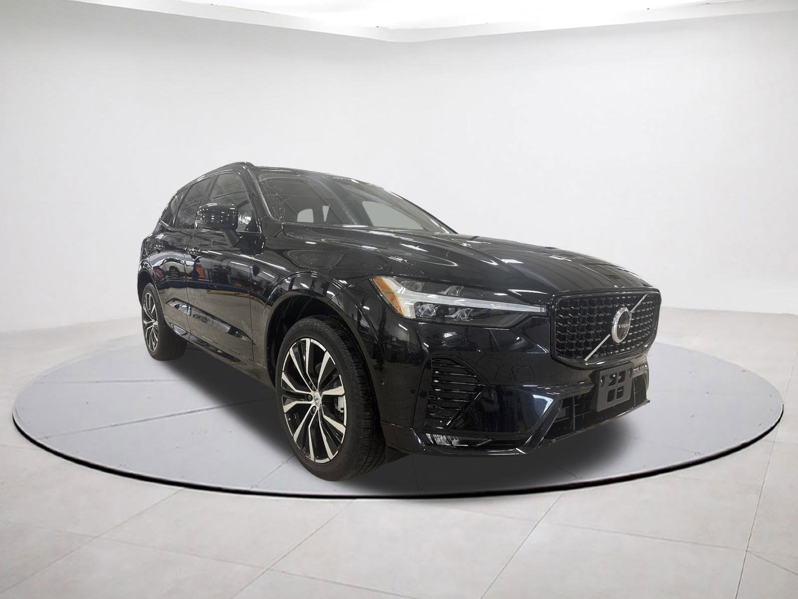 2025 Volvo XC60 Plus's photo