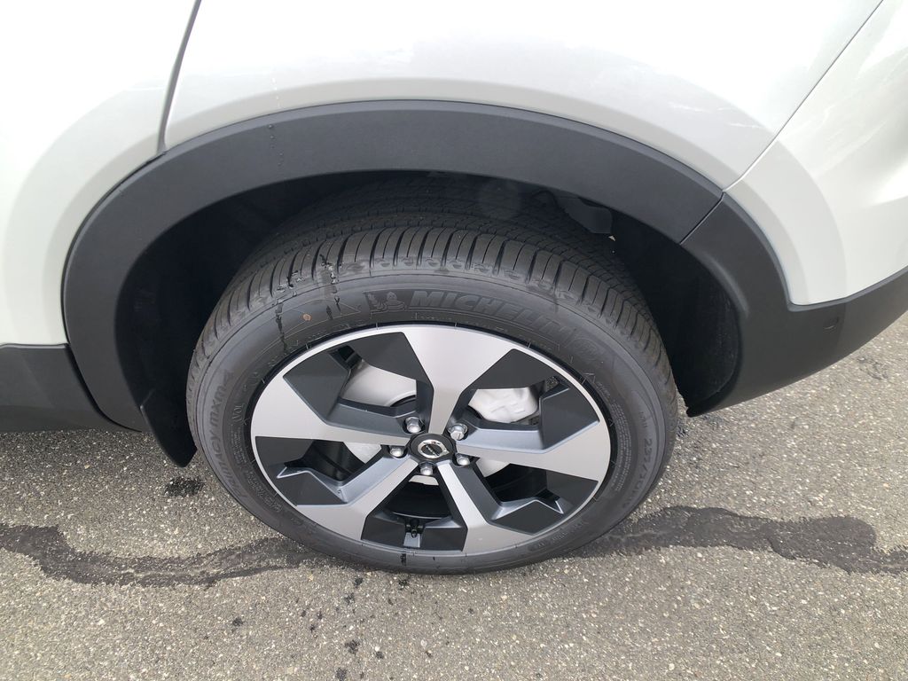 2026 Volvo XC40 Plus - Photo 12