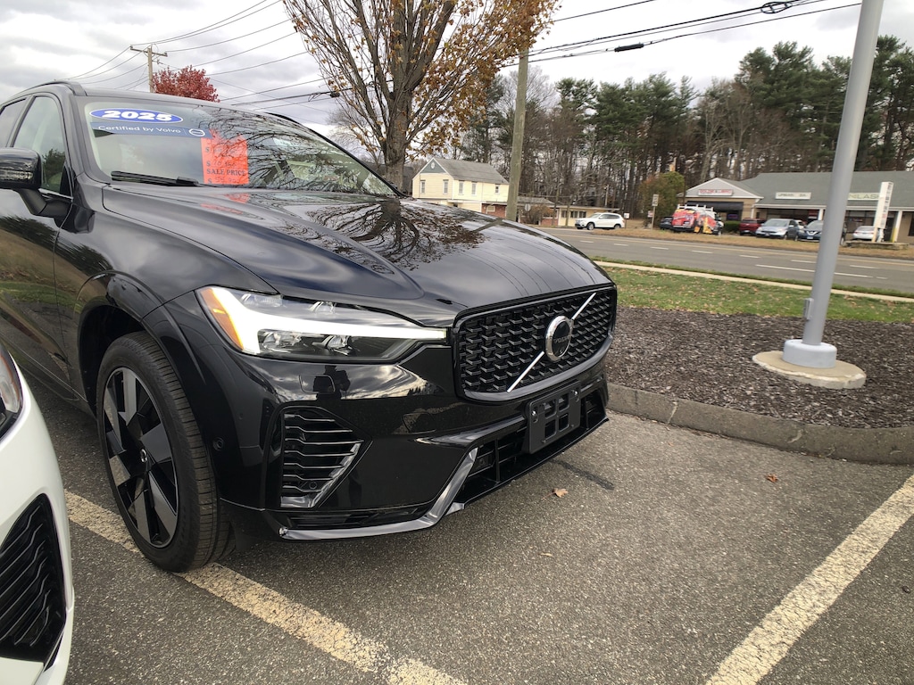 New 2025 Volvo XC60 plug-in hybrid T8 Plus SUV