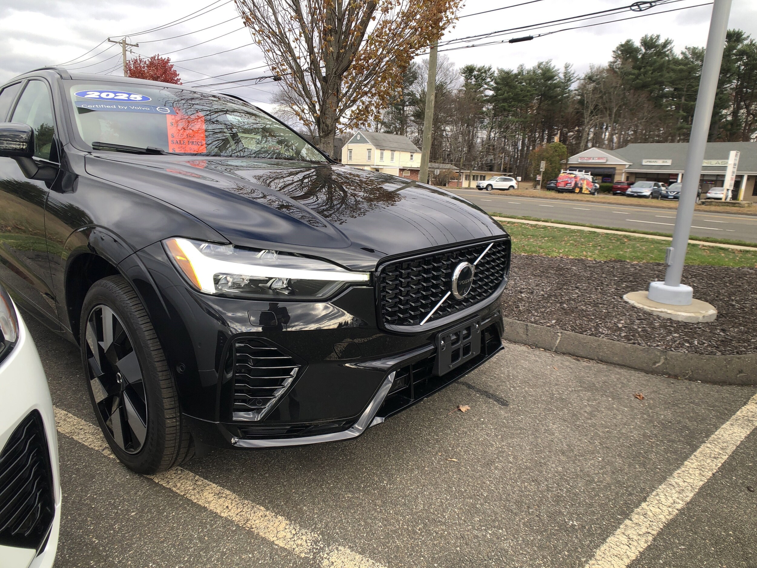 2025 Volvo XC60 Hybrid T8 Plus photo 3