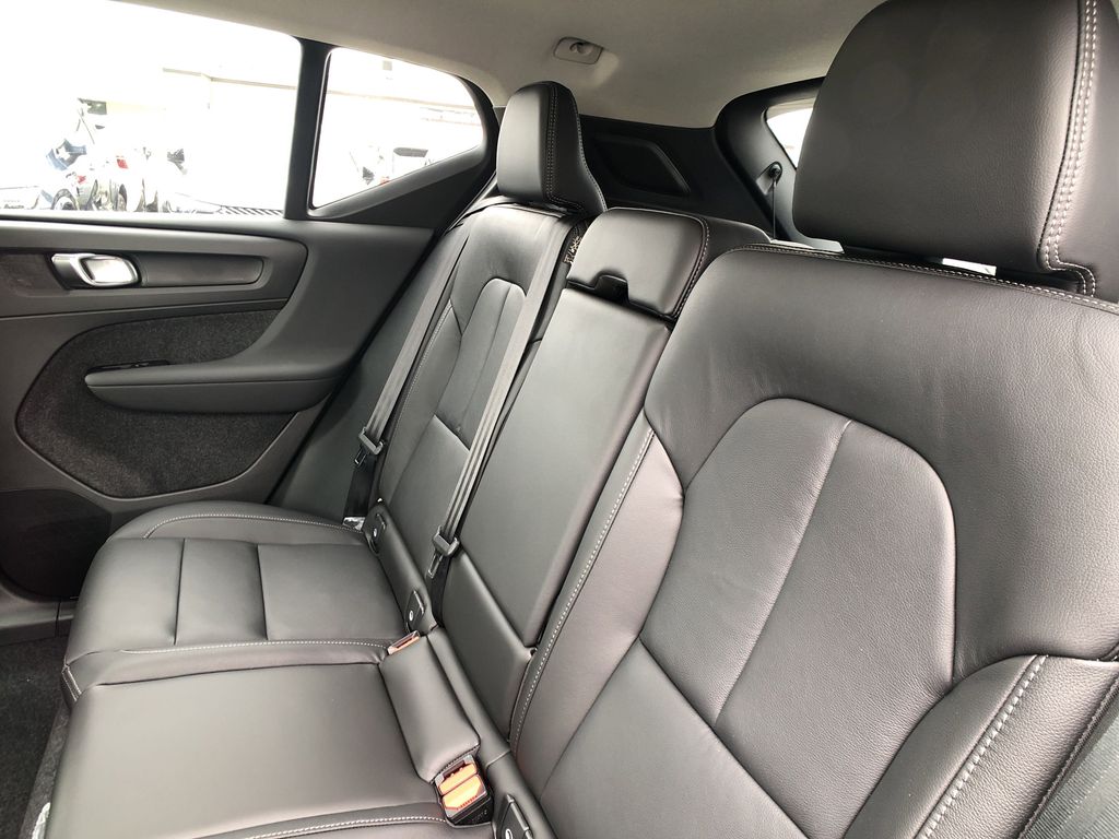 2026 Volvo XC40 Plus - Photo 36