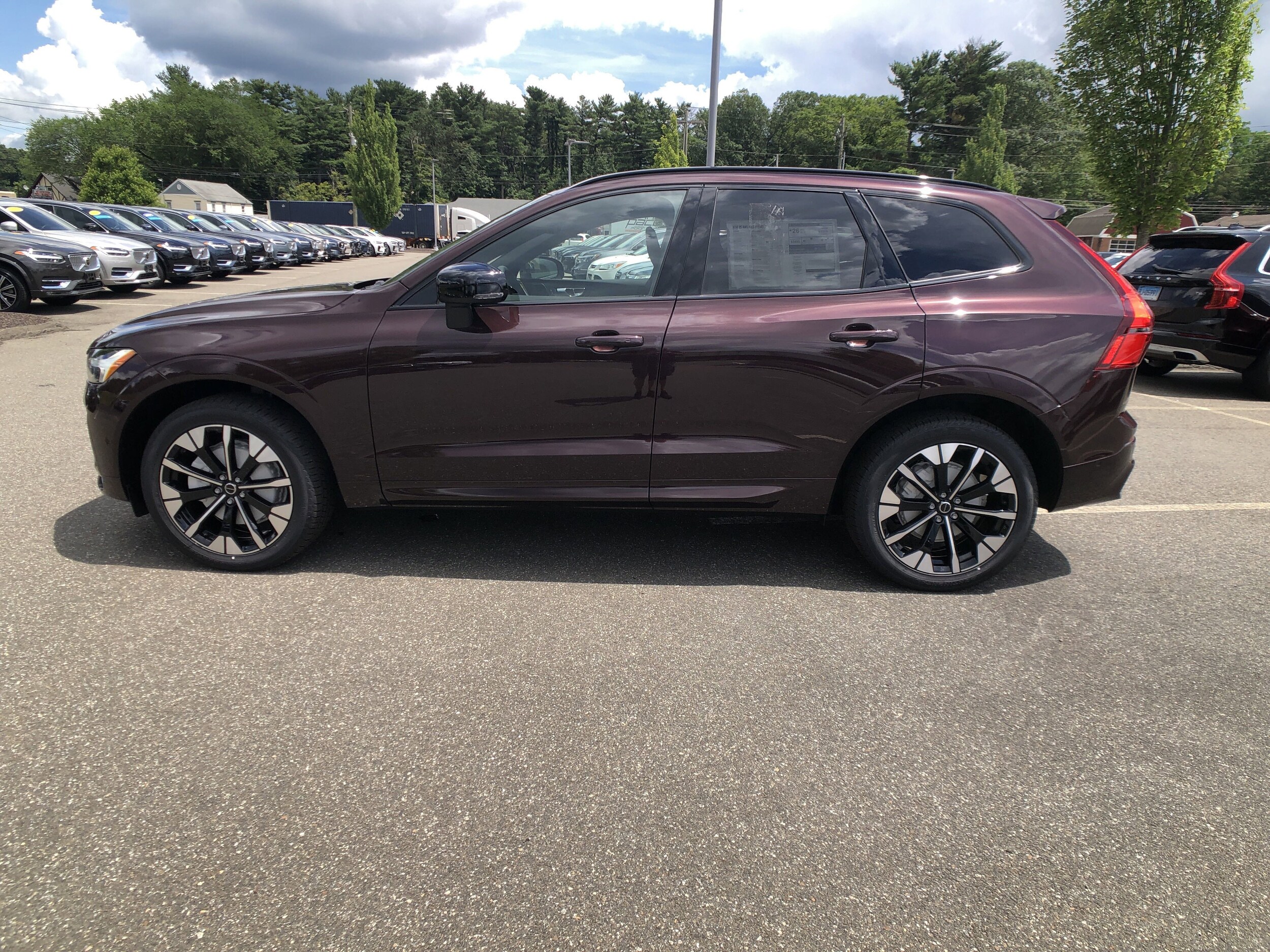2026 Volvo XC60 B5 Plus photo 4