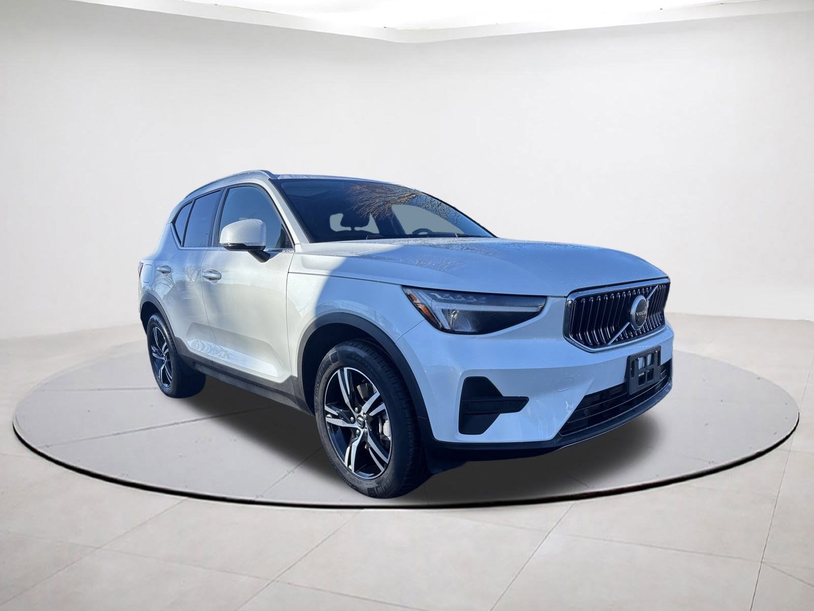 2025 Volvo XC40 Core's photo