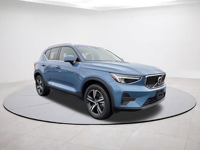 2025 Volvo XC40 B5 Core Bright Theme SUV