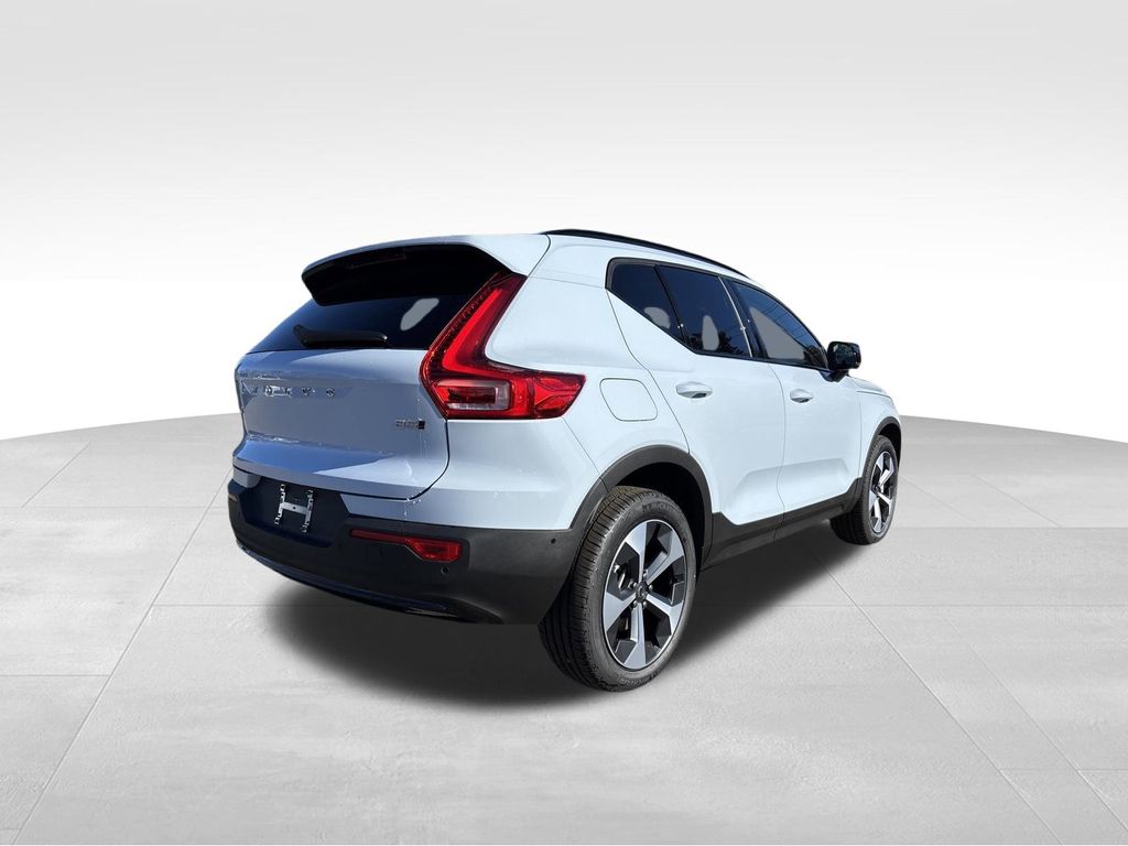 2026 Volvo XC40 Plus - Photo 8