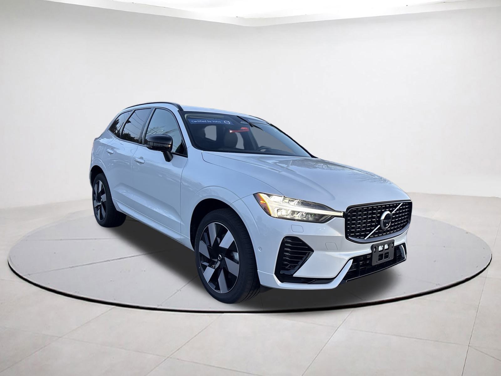 2025 Volvo XC60 Hybrid T8 Plus photo 3