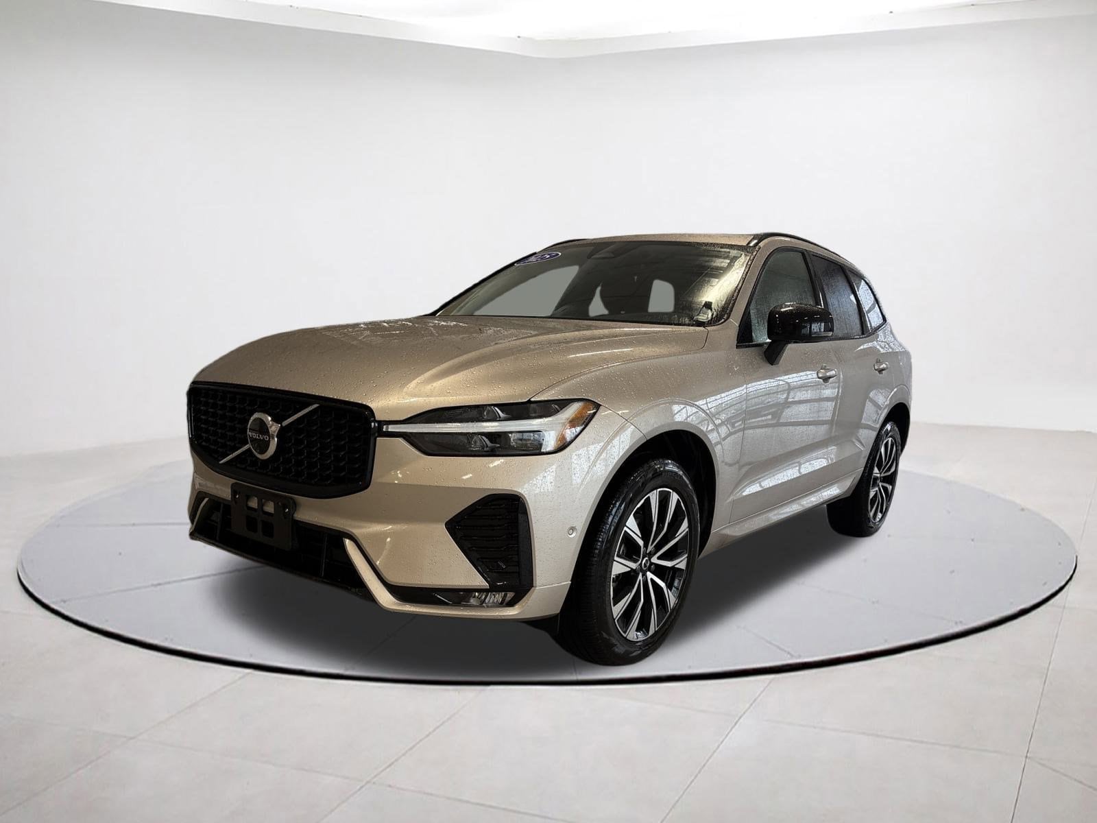 2025 Volvo XC60 Plus's photo