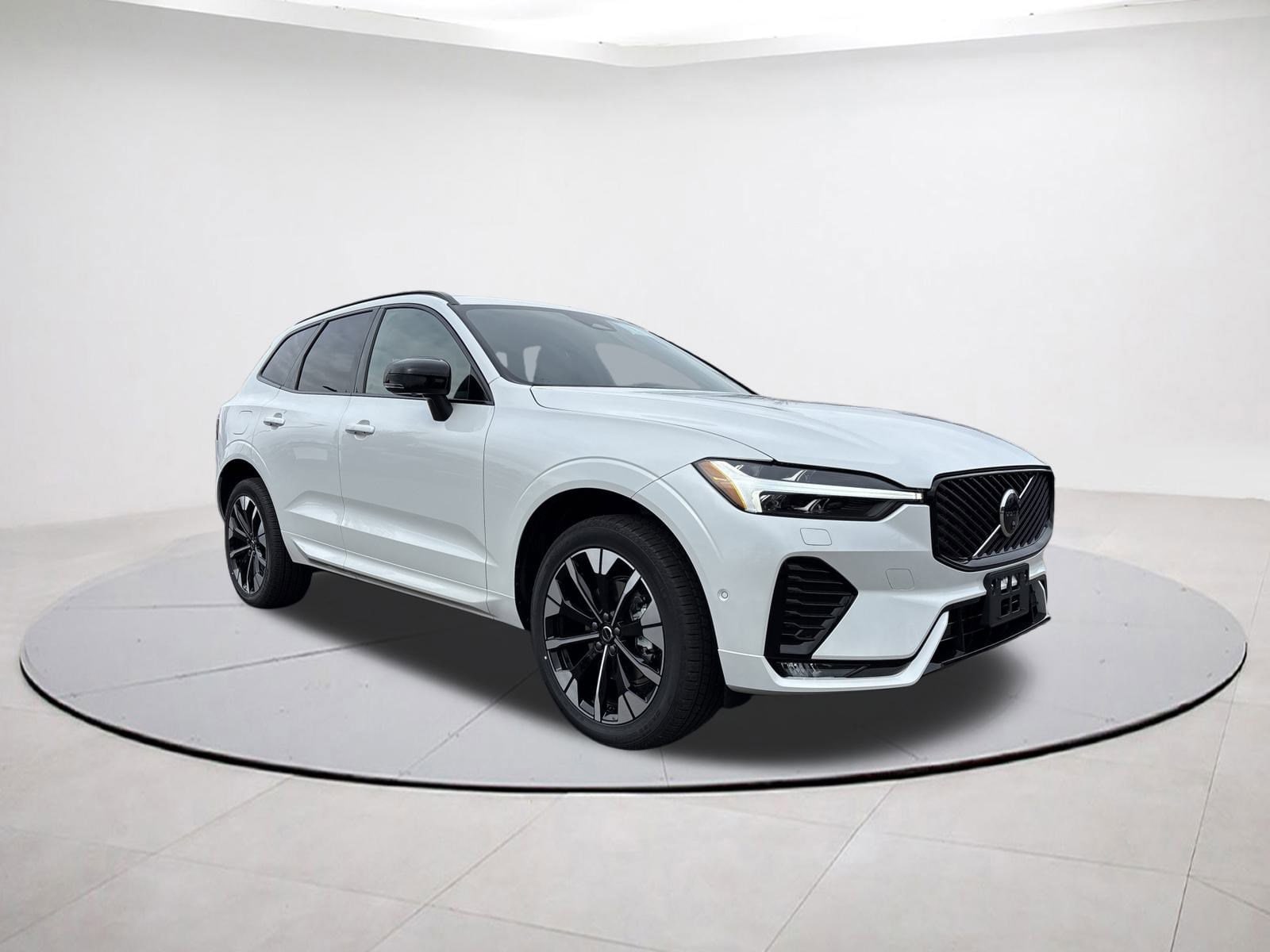 2026 Volvo XC60 Plus's photo