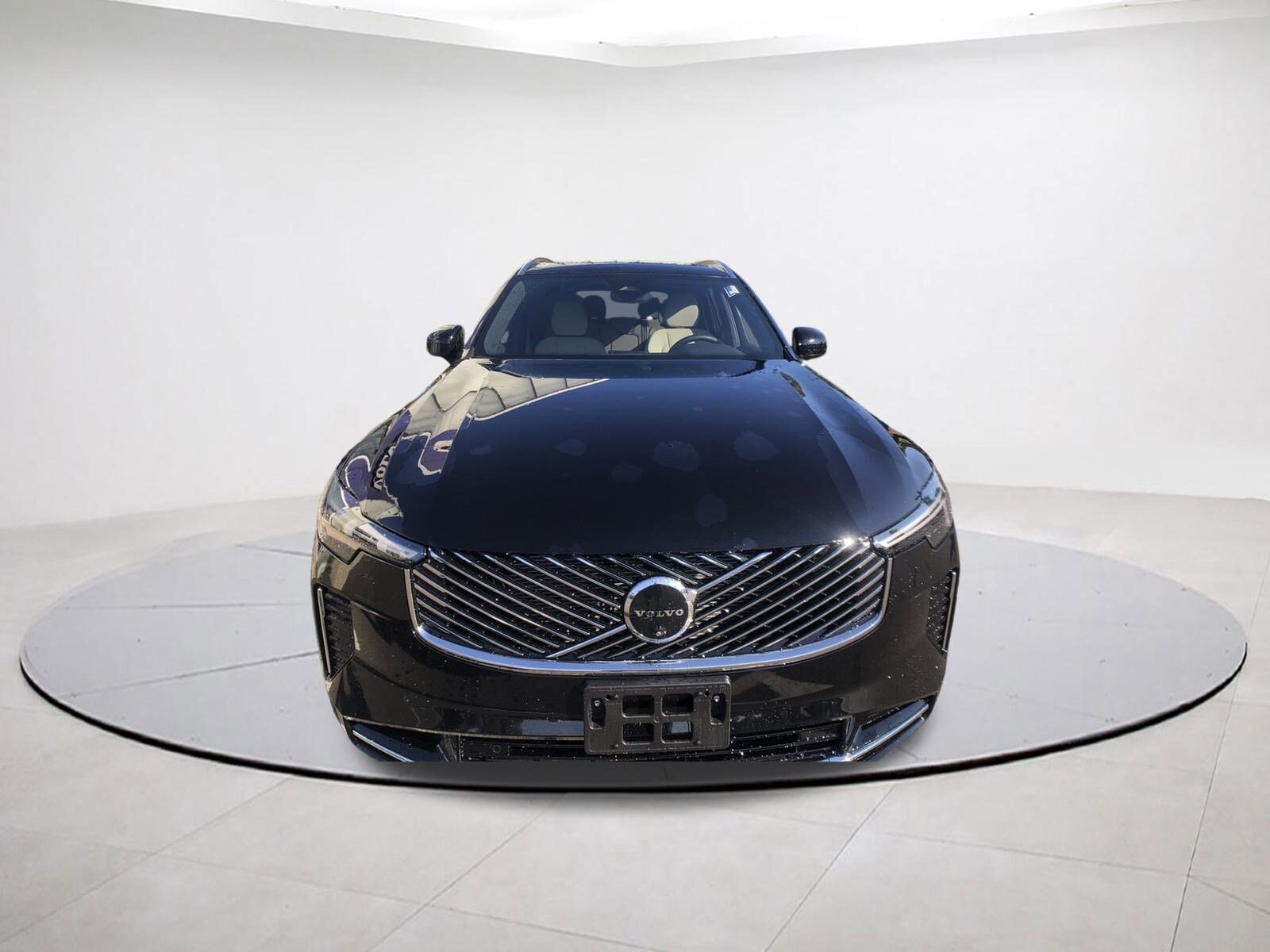 2026 Volvo XC90 T8 Plus photo 2