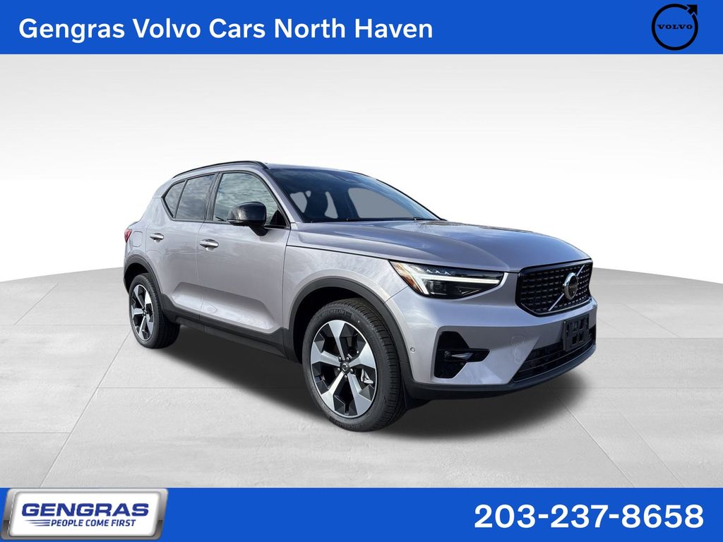 2026 Volvo XC40 SUV 