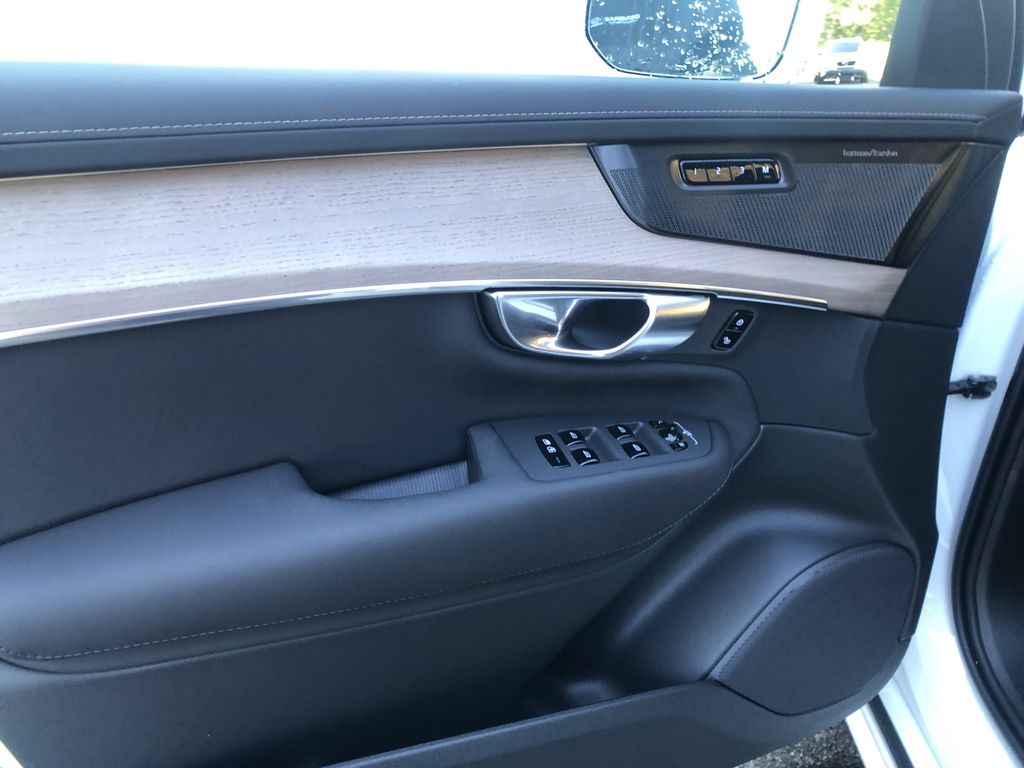 2026 Volvo XC90 Plus - Photo 12