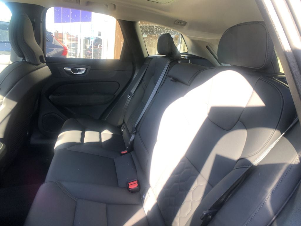 2026 Volvo XC60 Plus - Photo 17