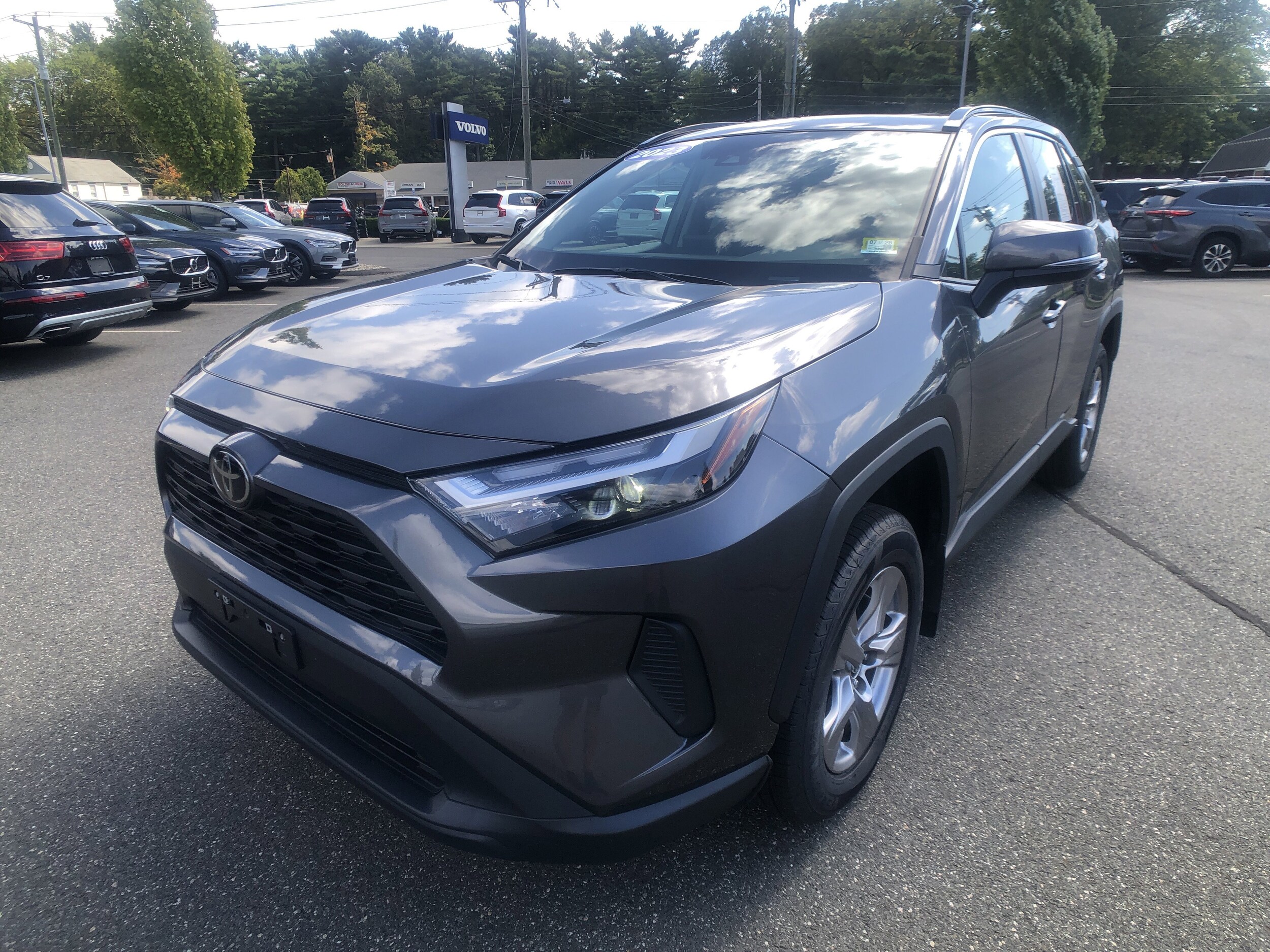 2023 Toyota RAV4 XLE photo 2
