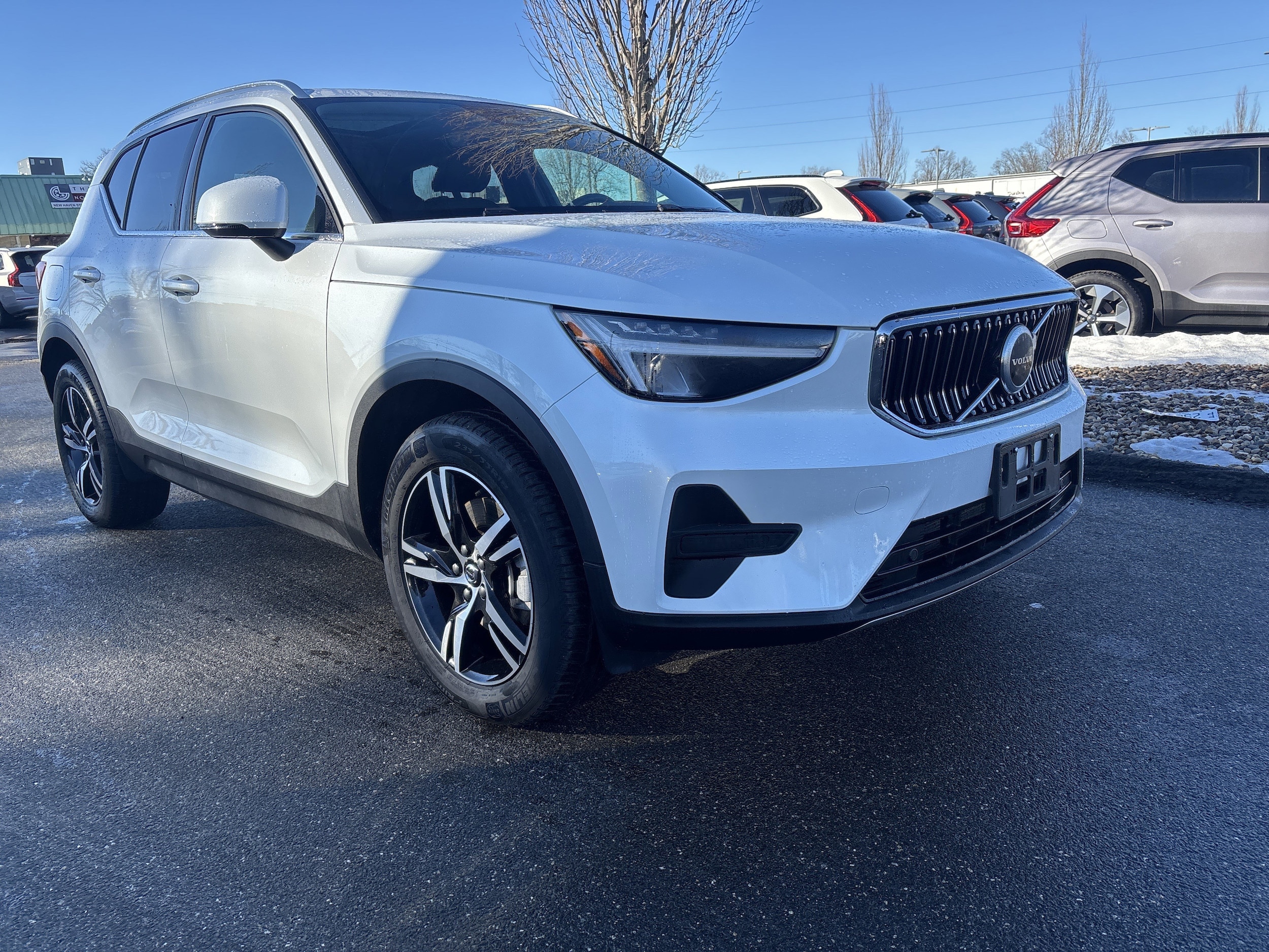 2025 Volvo XC40 Core's photo