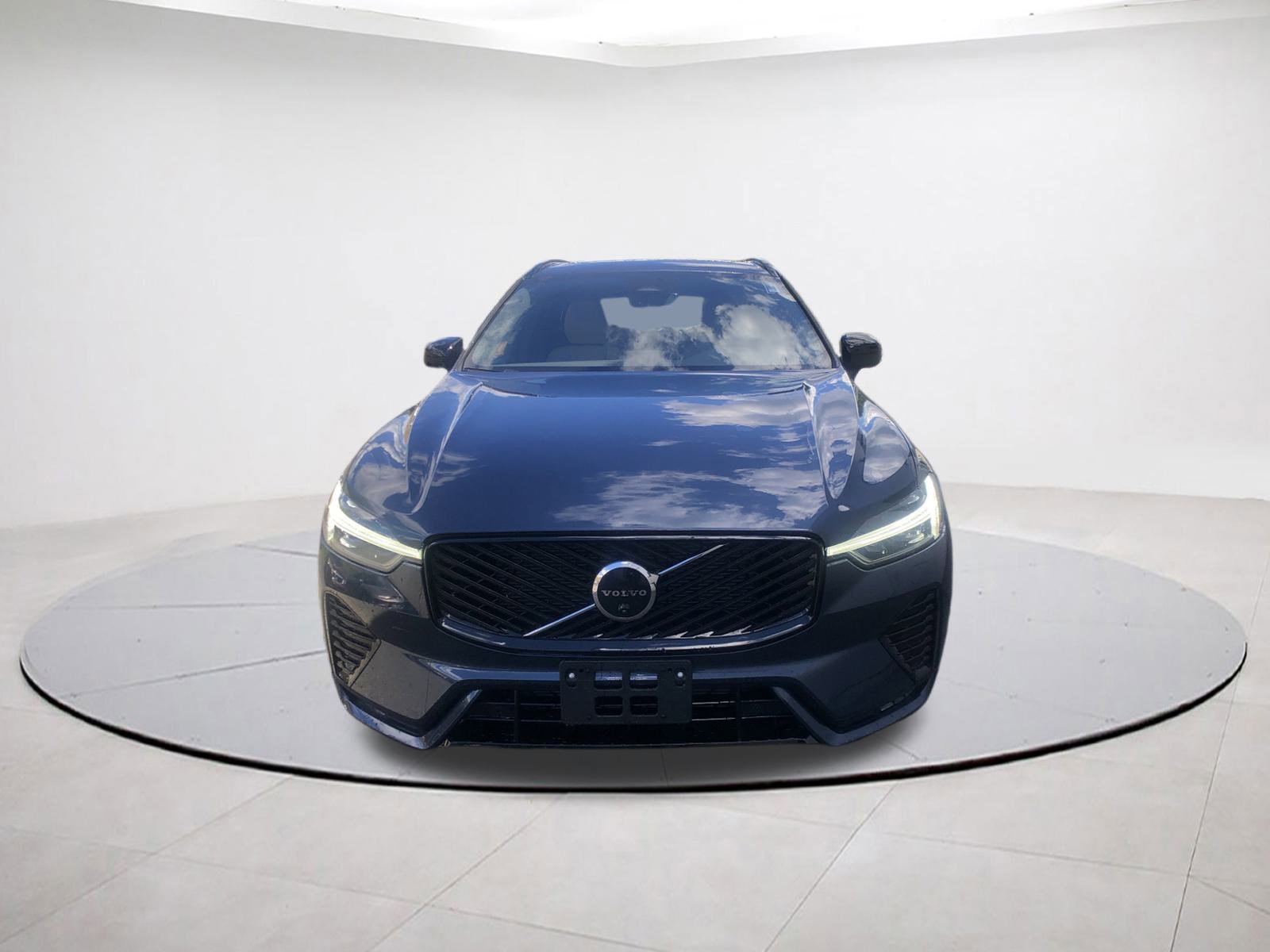 2026 Volvo XC60 B5 Plus photo 2