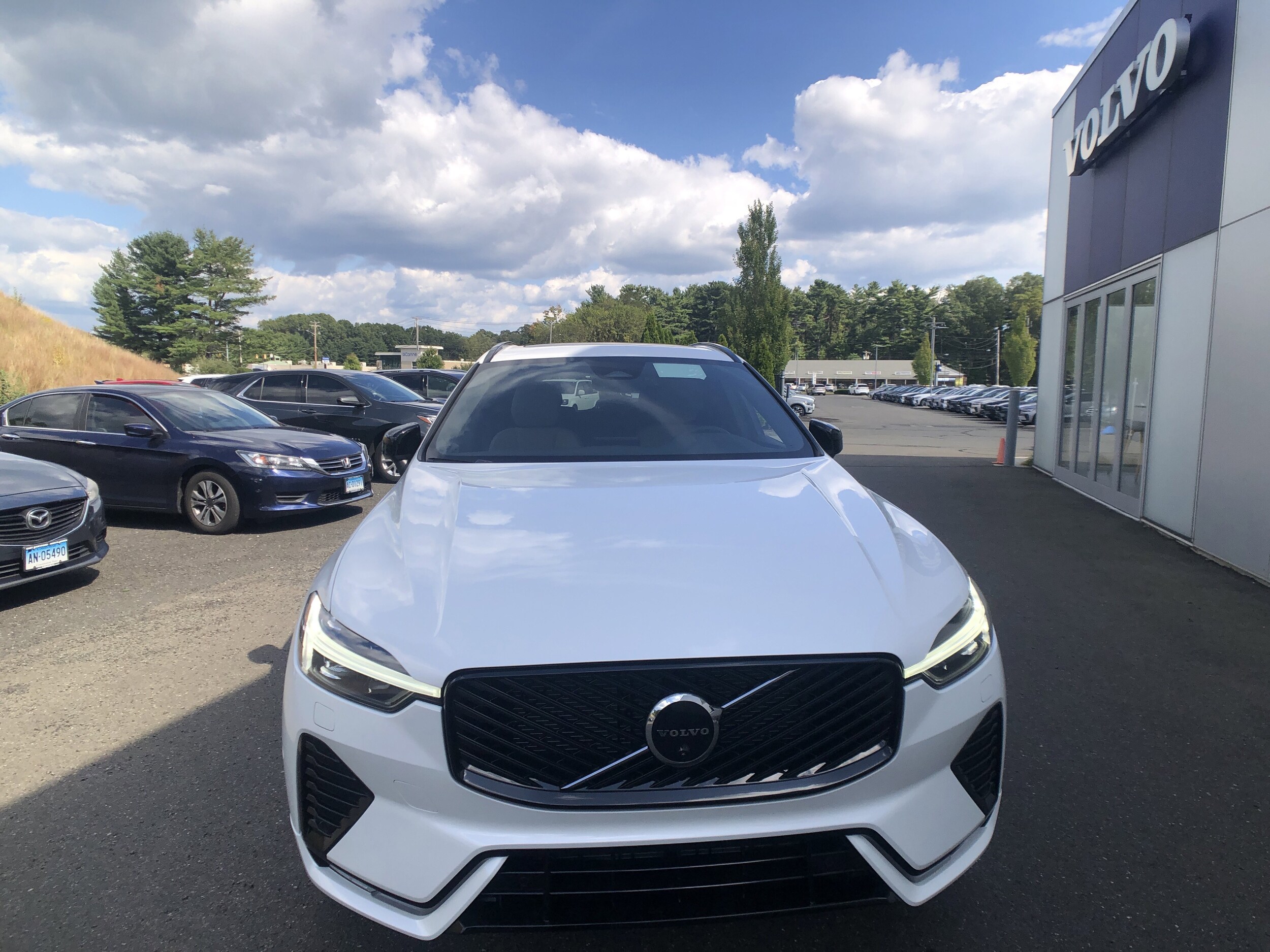 2026 Volvo XC60 B5 Plus photo 2