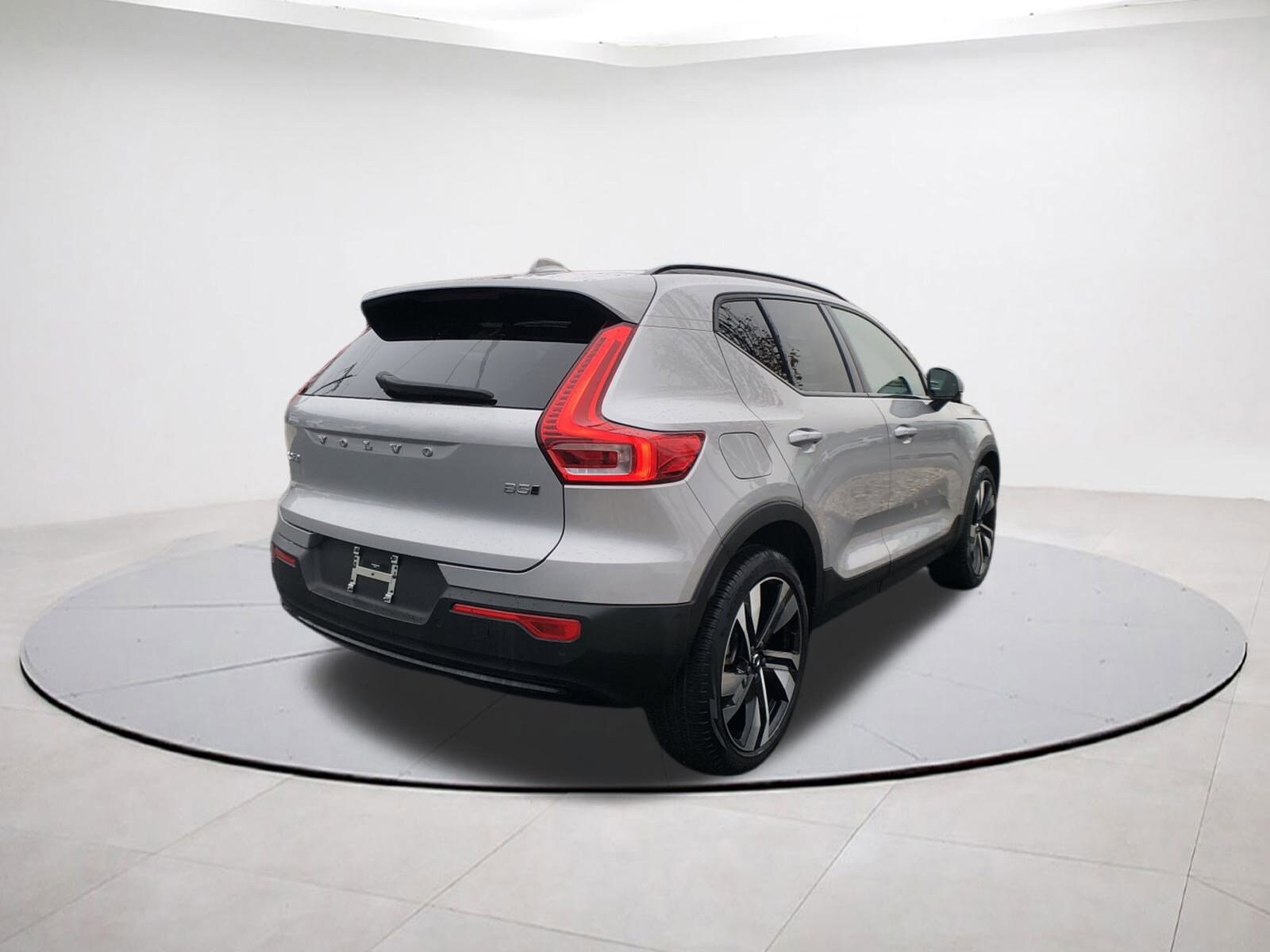 2025 Volvo XC40 Plus photo 4