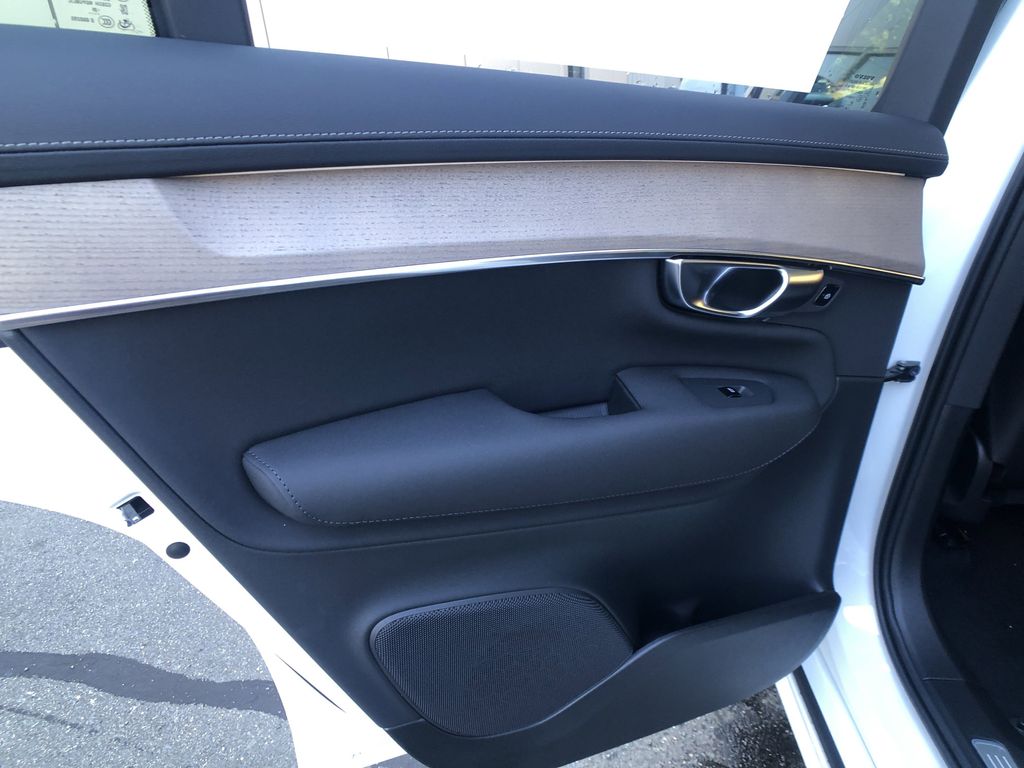 2026 Volvo XC90 Plus - Photo 23