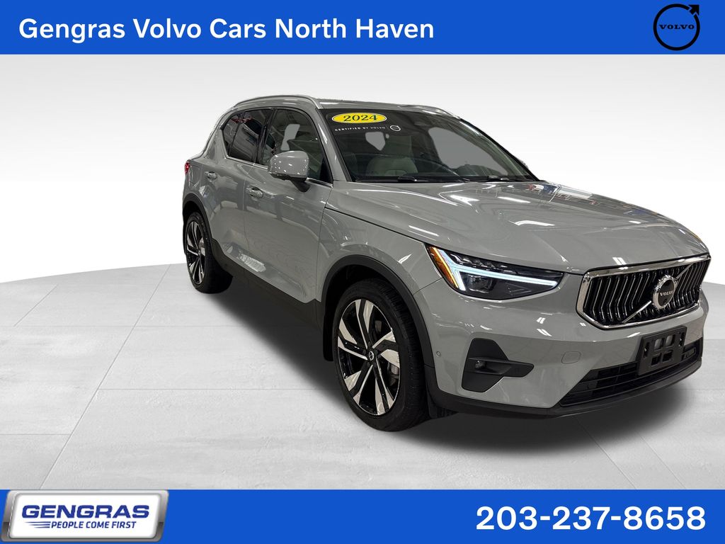 2024 Volvo XC40 SUV 