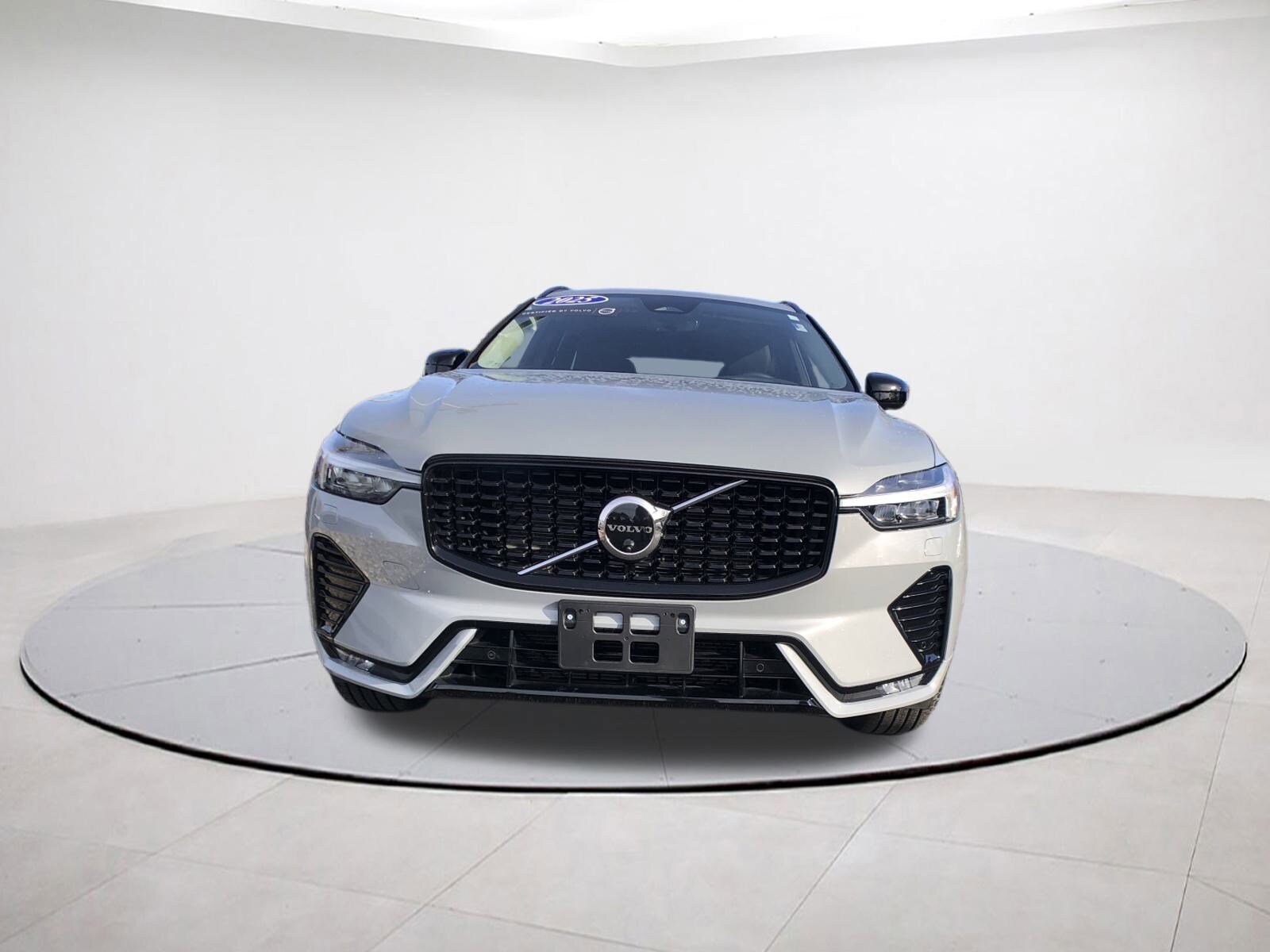 2025 Volvo XC60 B5 Plus photo 2