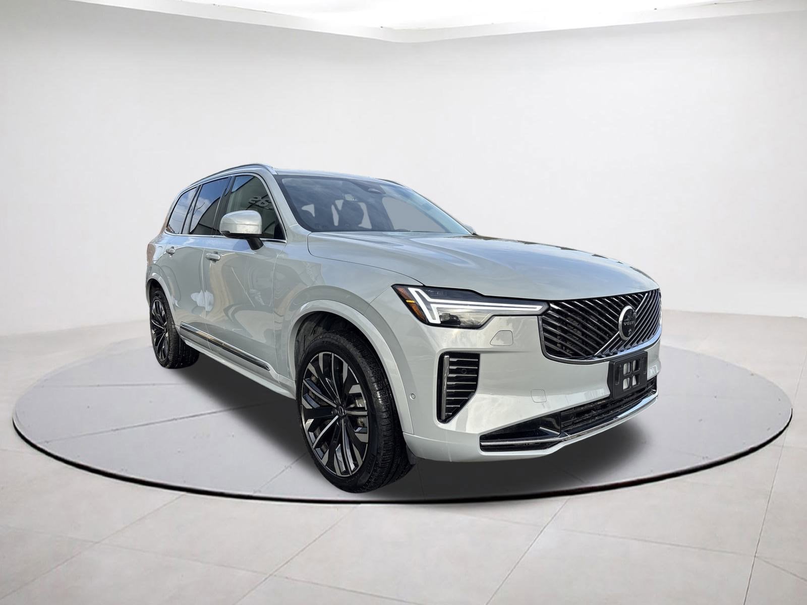 2025 Volvo XC90 Plus's photo